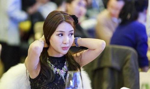 网红爆料前妻视频大全,揭秘网红家庭背后的真相 第1张 网红爆料前妻视频大全,揭秘网红家庭背后的真相 第1张