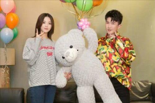 娱乐圈吃瓜背景板图高清 第1张 娱乐圈吃瓜背景板图高清 第1张